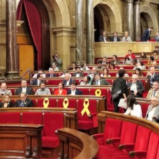 El Parlament reprueba a Felipe VI y pide abolir la monarquía