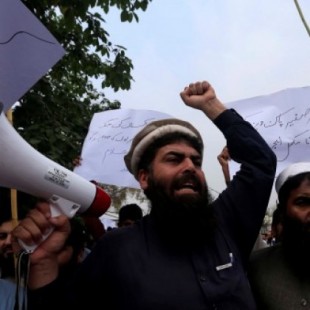 Miles de islamistas piden en Pakistán la ejecución de una mujer cristiana condenada por insultar a Mahoma