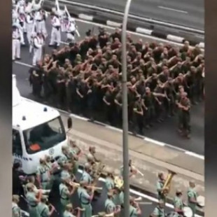 Así bailan los militares 'Paquito, el chocolatero' interpretado por la banda de la Legión