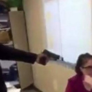 Dos menores, detenidos en Francia por amenazar con una pistola a su profesora