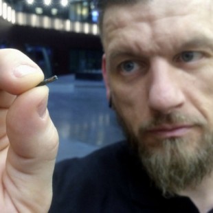 Miles de suecos se están insertando microchips bajo su piel (ING)