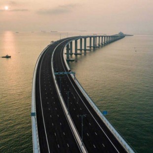 Xi Jinping inaugura el mayor puente sobre el mar del mundo entre Macao, Hong Kong y China