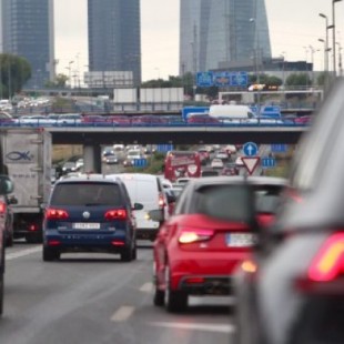 Las grandes constructoras proponen 'carriles premium' de pago por entrar en Madrid y Barcelona