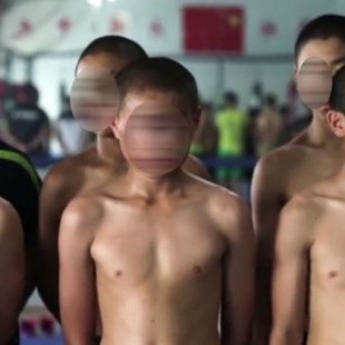 China organiza campos de entrenamiento para hacer hombres que no sean "hipersensibles" o "llorones"