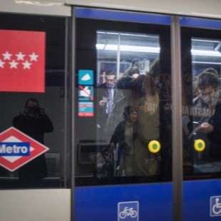 Metro de Madrid baja a 12 meses la petición de cárcel para los activistas de Yo también tiré de la palanca