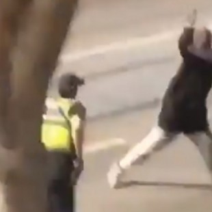 Un hombre apuñala a tres personas y causa un muerto en el centro de Melbourne
