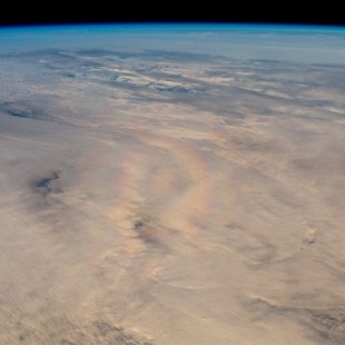 El astronauta Alexander Gerst logró capturar un singular fenómeno óptico desde la ISS: la "gloria"