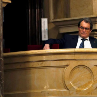 Artur Mas, condenado a devolver los 4,9 millones gastados en la consulta ilegal