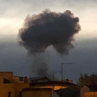 Tres personas atrapadas tras la explosión de una fábrica de pirotecnia en Guadix
