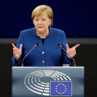 Merkel insta a establecer un Ejército integrado en la Unión Europea