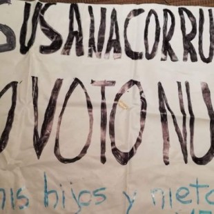 Expulsan a una mujer de un mitin de Susana Díaz por llamarla "corrupta"