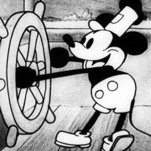 Hacen fila de hasta 11 horas para saludar a Mickey Mouse en Disneyland Japón