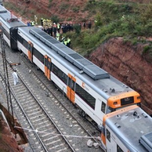 Un desprendimiento de tierras hace descarrilar un tren entre Terrassa  y Manresa (CAT)