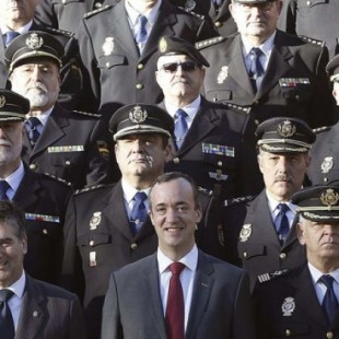 Las maniobras de la policía política acechan a la cúpula de Interior de Rajoy