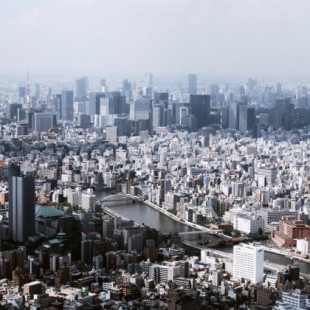 Tokio tiene tanta gente que el gobierno japonés ha empezado a pagarles para que se muden