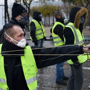 Cargas policiales en una nueva jornada de protestas de los chalecos amarillos en París