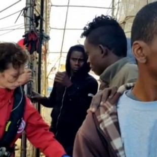El pesquero 'Nuestra Madre de Loreto' con 11 inmigrantes rescatados pone rumbo a España