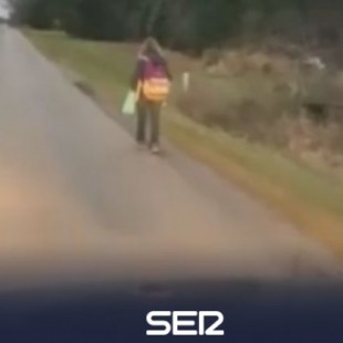 Caminar ocho kilómetros al colegio: el castigo de un padre a su hija por hacer bullying