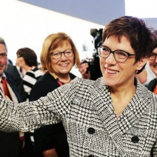 La moderada Kramp-Karrenbauer gana las elecciones para suceder a Merkel al frente de la CDU [DE]