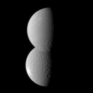 Dione y Rhea unidas en una imagen