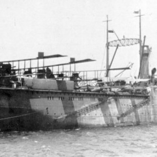 100 años de historia del portaaviones y similares en la armada española