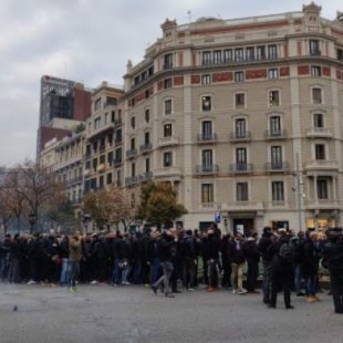 Los Mossos cortan la Gran Via de Barcelona para protestar por sus condiciones laborales