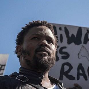 El líder del partido sudafricano Black First Land First insta a sus seguidores a ‘‘matar blancos’’