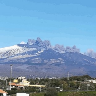 El volcán Etna de Sicilia entra en erupción