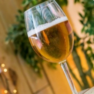 Un invitado apuñala al novio en una boda porque no le dieron más cerveza