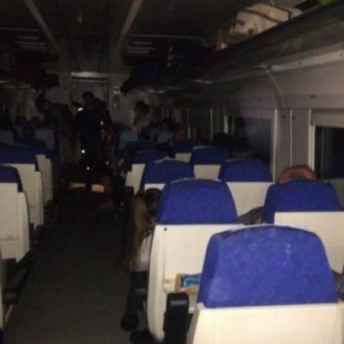 Demanda contra Renfe por dejar tirados de noche a los pasajeros del tren extremeño