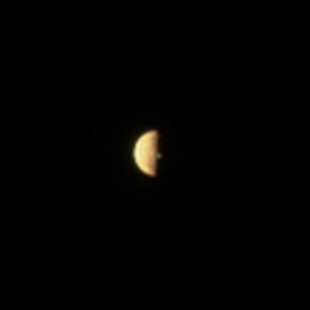 La misión de Juno captura imágenes de penachos volcánicos en la luna Io de Júpiter (ENG)