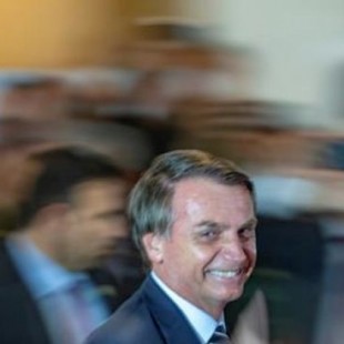 Bolsonaro anuncia que destituirá a los funcionarios con ideas "comunistas"