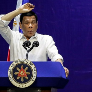 "La mayoría son gais": Duterte pide a la iglesia que permita a sus inútiles sacerdotes tener novio. [ENG]