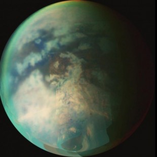 Nuevo estudio encuentra evidencia de cambios en las estaciones, lluvia en el polo norte de Titán (ENG)