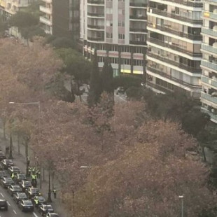 Más de 200 VTC cortan la Diagonal de Barcelona y piden participar en la reunión con la Generalitat