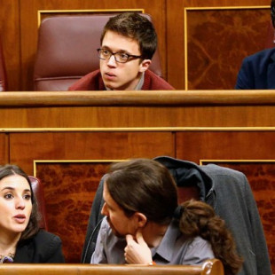 Iglesias y Montero confían en que pronto dimita otro diputado de Podemos para que haya plaza para los dos gemelos