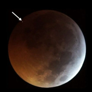 Un meteorito cayó en la Luna durante el eclipse lunar total de ayer