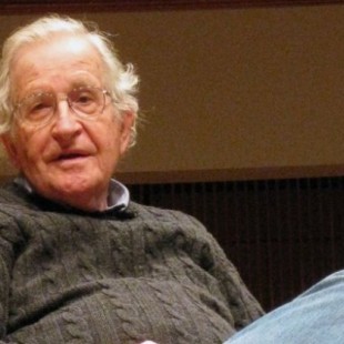 En una dura carta, Chomsky y 70 intelectuales pidieron a Trump no intervenir en Venezuela