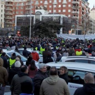 Los taxistas amenazan con un caos en la capital este lunes: "¡Vamos a petar Madrid!"