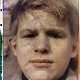‘El chico de Roermond’, el inquietante retrato de Werner Bischof que reunió a una familia… 70 años después