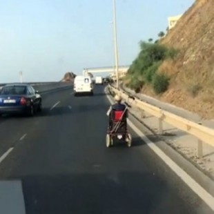 Parapléjico cazado por la autovía en silla de ruedas y alega que iba de putas