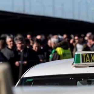 El taxi abandona la huelga 16 días después y sin lograr reivindicación alguna