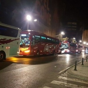 Seguidores del Cádiz aprovecharon los autobuses gratis que fletó el PP para ver el partido contra el Alcorcón