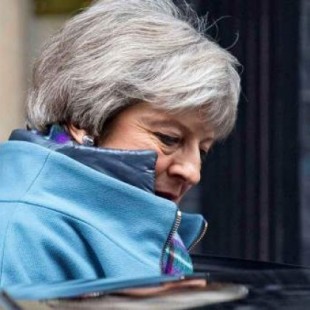 Una torpeza del jefe negociador para el 'brexit' en un bar deja al descubierto los planes de May