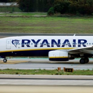 Ryanair desvía un vuelo por una pelea a puñetazos en una despedida de soltera