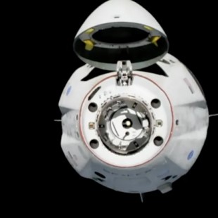 Primer acoplamiento de la Dragon 2 (DM-1) con la ISS