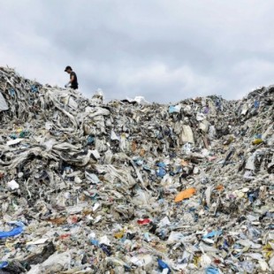 Fracasa el sistema de gestión de residuos: España apenas recupera el 25% de los envases plásticos