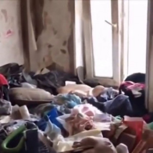 Desnutrida y rodeada de basura y cucarachas: encuentran a una niña de cinco años abandonada en un piso de Moscú