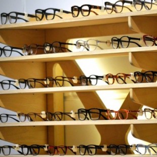 El emporio francoitaliano que hace que tus gafas cuesten 300 euros en lugar de 80
