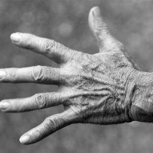 Los soldadores tienen mayor riesgo de Parkinson (la culpa es del manganeso)